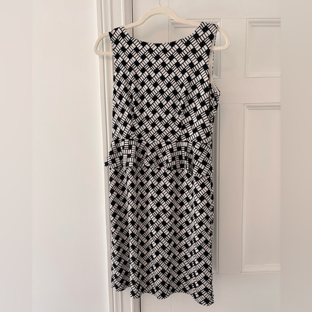 black white geometric print dress, draped waist, work dress, max studio size 4